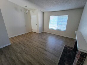 19088 Tule Way in Lake Elsinore, CA - Foto de edificio - Building Photo