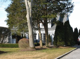 13 Quantuck Ln in Westhampton Beach, NY - Foto de edificio - Building Photo