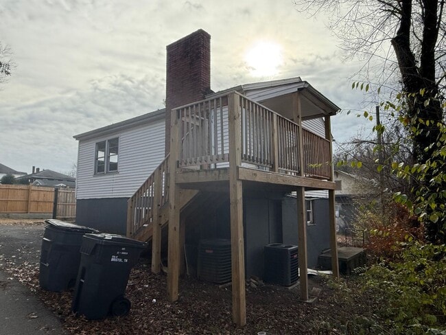 221 Taylor St in Bristol, TN - Building Photo - Building Photo