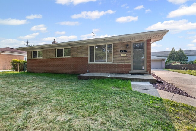 property at 32447 Hawthorne Dr