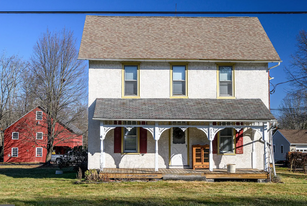 2305 Spinnerstown Rd in Quakertown, PA - Building Photo