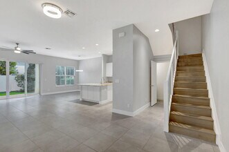 4924 Pointe Midtown Way in Palm Beach Gardens, FL - Foto de edificio - Building Photo