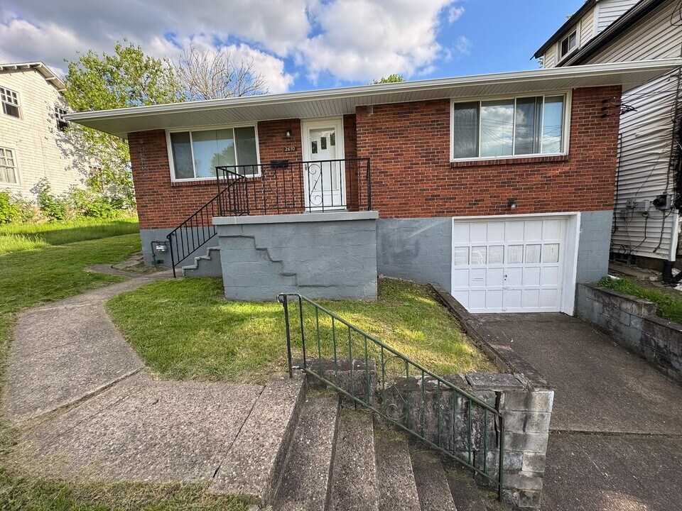 2610 Jenny Lind St in McKeesport, PA - Building Photo