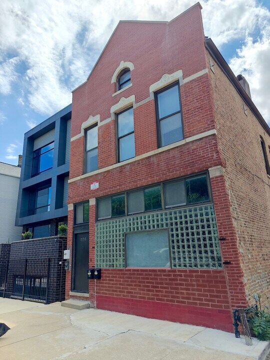 856 N May St in Chicago, IL - Building Photo