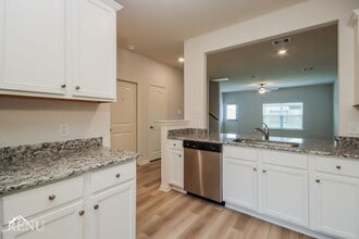 10461 Sweetwater Creek Dr, Unit 209 in Cleveland, TX - Building Photo - Building Photo