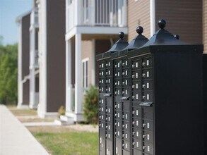 Long Meadow Landings in Groton, CT - Foto de edificio - Building Photo