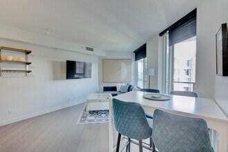 32 Smithe St in Vancouver, BC - Building Photo - Building Photo