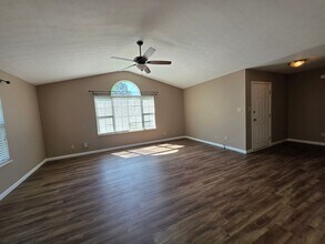 1012 Willow Creek Cir in Maryville, TN - Building Photo - Building Photo