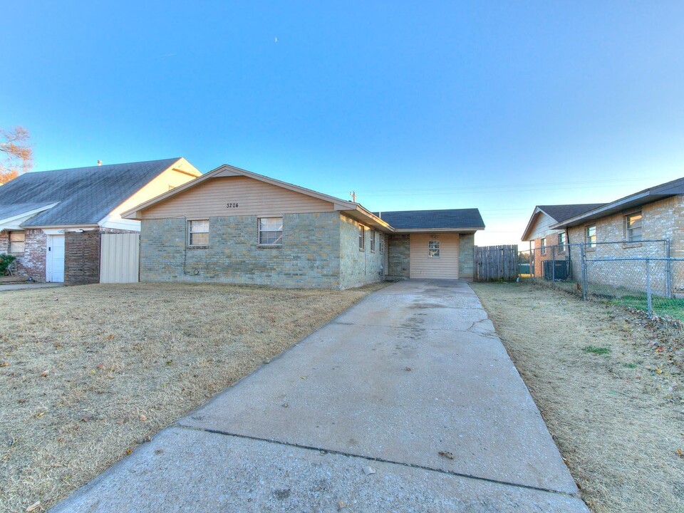 3204 NE 11th St in Oklahoma City, OK - Building Photo