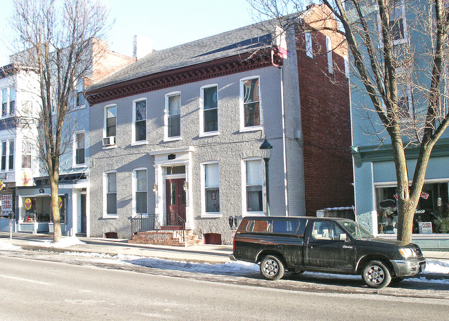 36 E Washington St in Hagerstown, MD - Foto de edificio - Building Photo