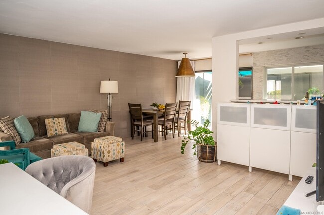1275 River Vista Row in San Diego, CA - Building Photo - Building Photo