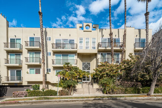 11949 Goshen Ave in Los Angeles, CA - Foto de edificio - Building Photo