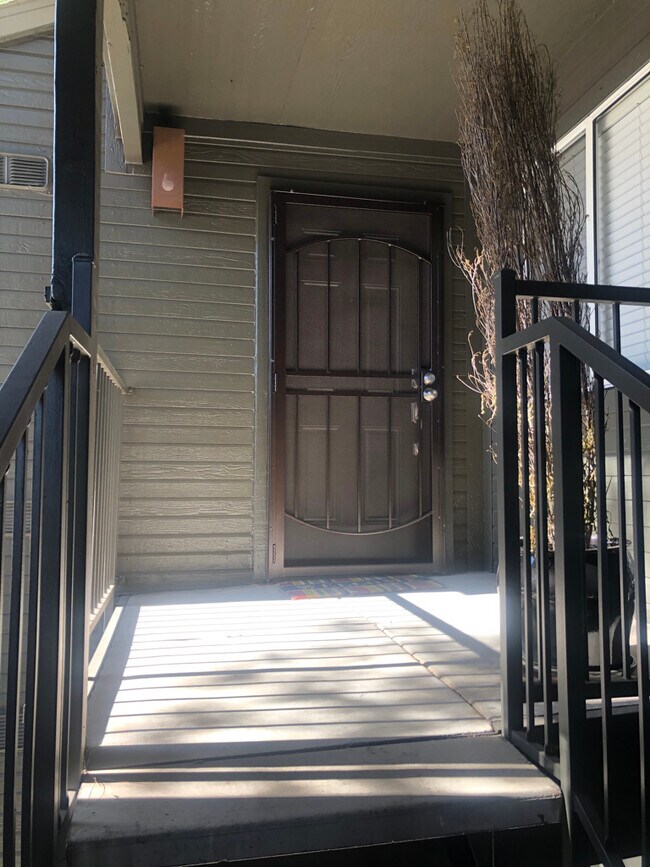 1185 W University Ave, Unit Quiet corner unit in Flagstaff, AZ - Building Photo - Building Photo