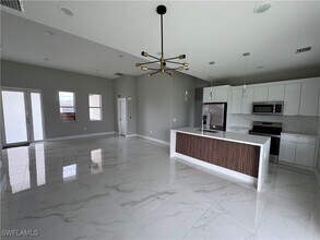 2507 30th St SW in Lehigh Acres, FL - Foto de edificio - Building Photo