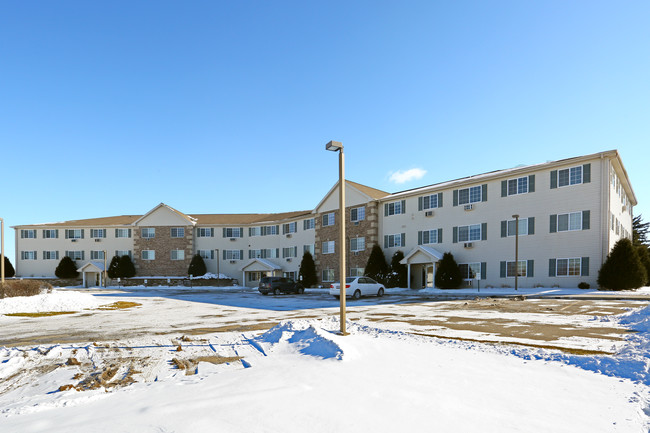 Blackhawk Ridge in Fort Atkinson, WI - Building Photo - Building Photo