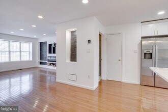 5809 Waterdale Ct in Centreville, VA - Building Photo - Building Photo