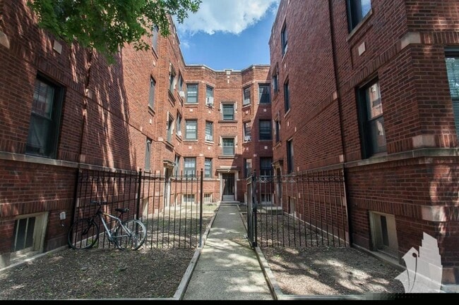 4725 N Leavitt St, Unit # 03