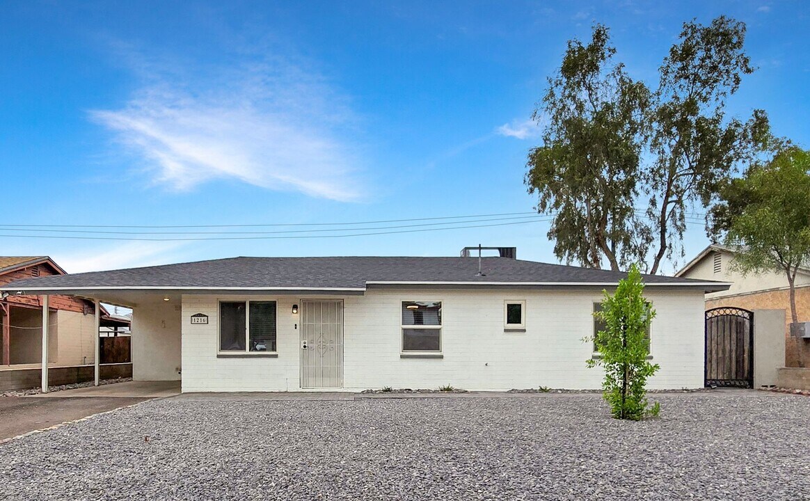 1216 E Desert Park Ln in Phoenix, AZ - Building Photo
