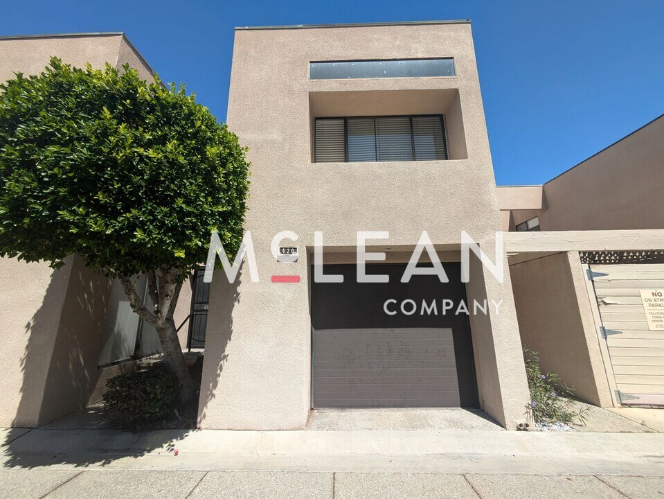 420 Village Square W in Palm Springs, CA - Building Photo
