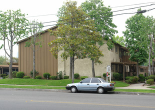 Orangewood Pines Apartments in Anaheim, CA - Building Photo - Building Photo