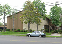 Orangewood Pines Apartments in Anaheim, CA - Foto de edificio - Building Photo