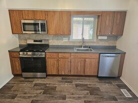 7587 Lathers St in Westland, MI - Building Photo