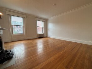 97 Charles St, Unit 8 in Boston, MA - Foto de edificio - Building Photo