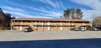 3011 Broadbay Dr in Winston-Salem, NC - Building Photo