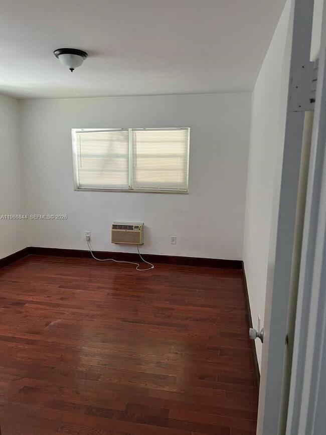 1604 Bay Rd in Miami Beach, FL - Building Photo - Building Photo