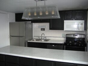 1980 Huntington Blvd in Hoffman Estates, IL - Building Photo - Building Photo
