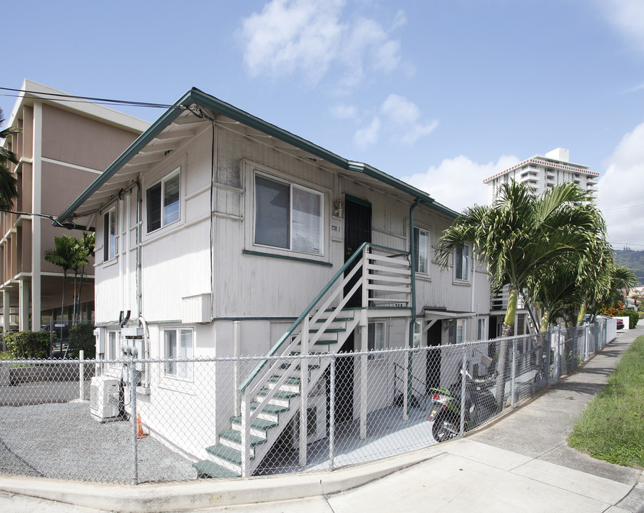 758 Isenberg St in Honolulu, HI - Building Photo