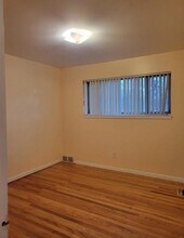 24106-24276 Ann Arbor Trl in Dearborn Heights, MI - Building Photo - Building Photo