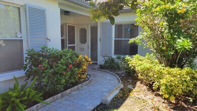 3120 Ringwood Meadow in Sarasota, FL - Building Photo - Building Photo