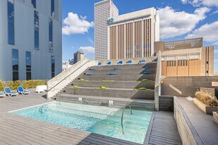 930 Poydras in New Orleans, LA - Building Photo