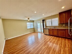 4245 Newhaven Dr in Las Vegas, NV - Building Photo - Building Photo