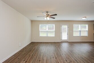 130 Betty Ann Ln in Covington, GA - Foto de edificio - Building Photo