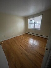 20 Howard St, Unit 17A in East Hartford, CT - Building Photo - Building Photo