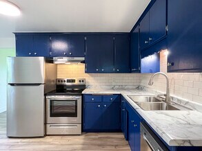 1651 10th Ave, Unit 4 in Newport, MN - Foto de edificio - Building Photo