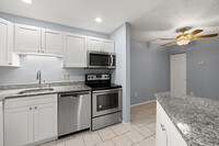 6008 Laketree Ln in Temple Terrace, FL - Building Photo - Building Photo