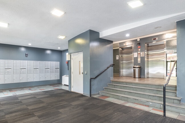 Park Tanglewood in Riverdale, MD - Building Photo - Lobby