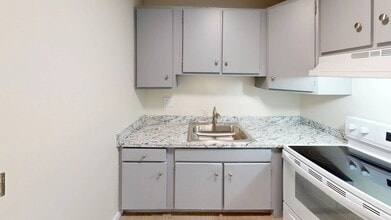 38 Simard Dr in Chicopee, MA - Building Photo - Building Photo