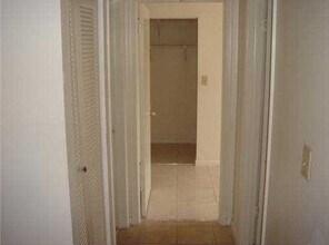 7230 NW 179th St, Unit #202 in Hialeah, FL - Building Photo - Building Photo