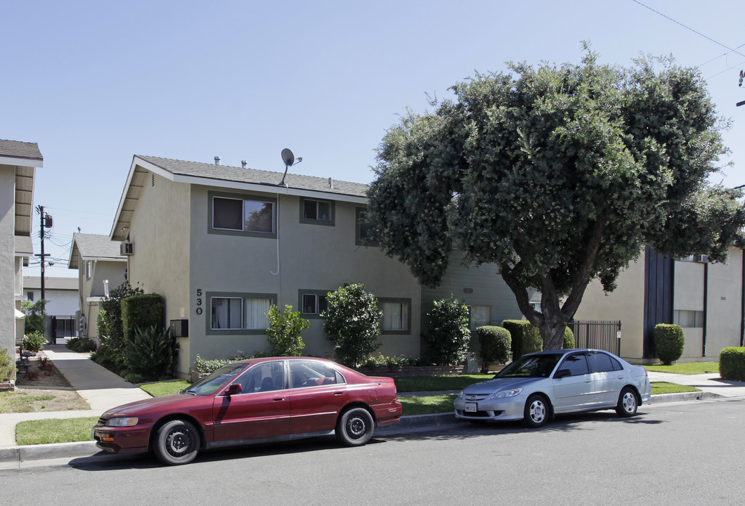 La Cadena Apartments in La Habra, CA - Building Photo