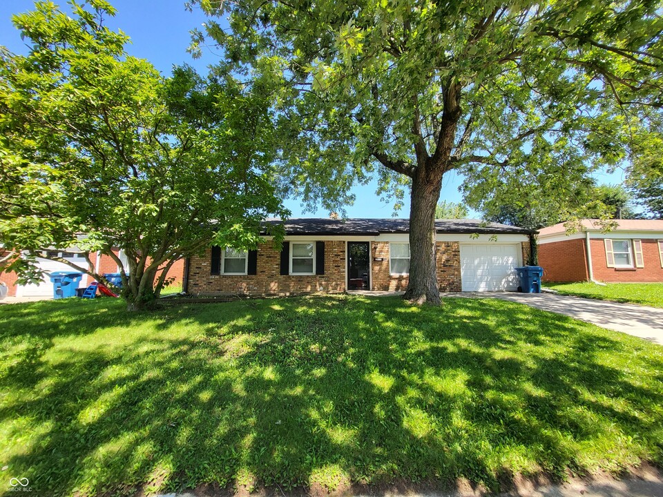 7810 Cullen Dr in Indianapolis, IN - Building Photo