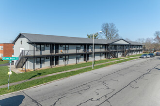 Carriage House Apartments in Lexington, KY - Building Photo - Primary Photo