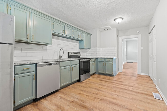 316 W Park St in Olathe, KS - Foto de edificio - Building Photo