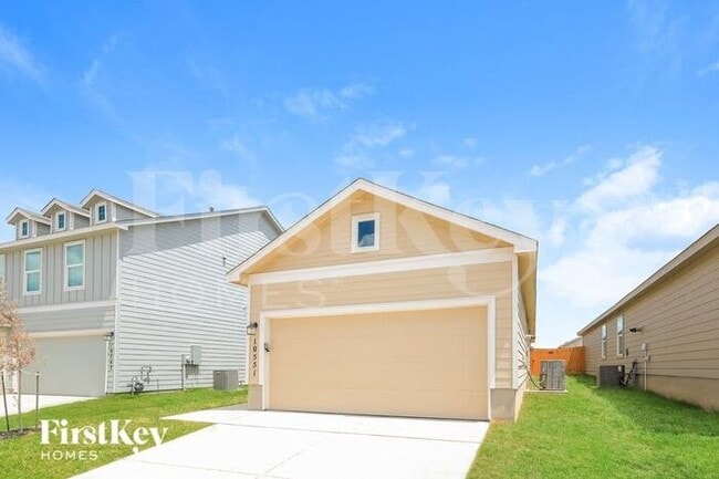10551 McClintock Dr in Converse, TX - Building Photo - Building Photo