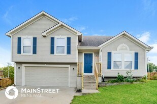 1001 E Madelyn Dr in Kearney, MO - Building Photo