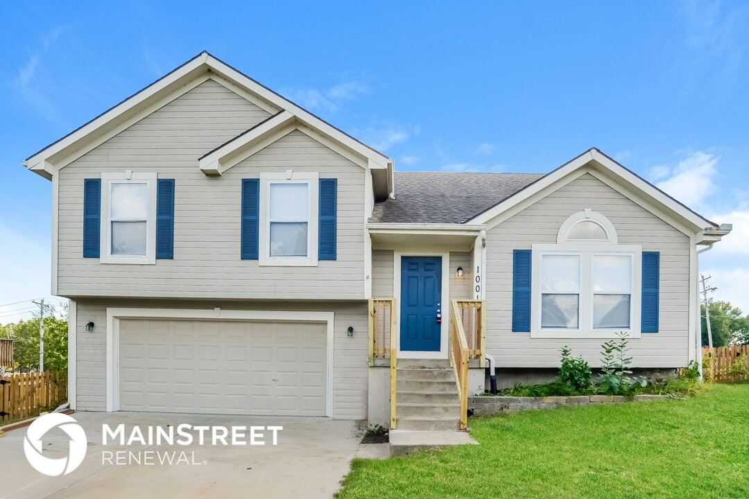 1001 E Madelyn Dr in Kearney, MO - Foto de edificio