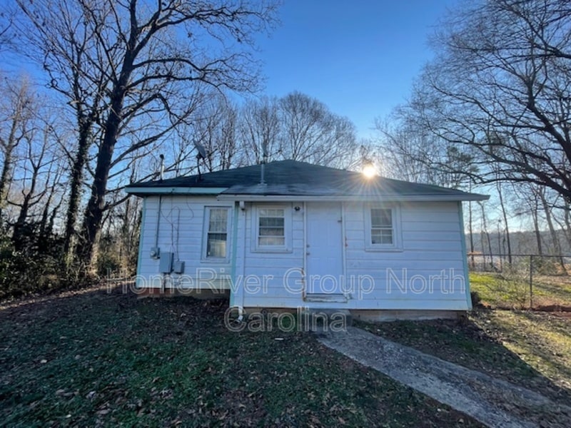 108 Jones St in Belmont, NC - Building Photo